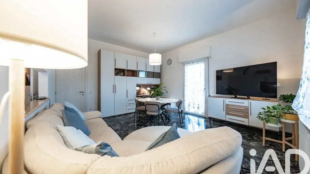 Soggiorno - Spacious Apartment with Balcony in Tresignana