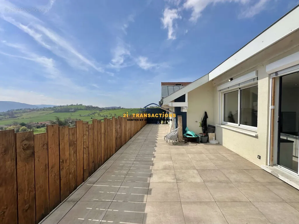 Terrass - Apartment with Terraced View in Saint-Chamond