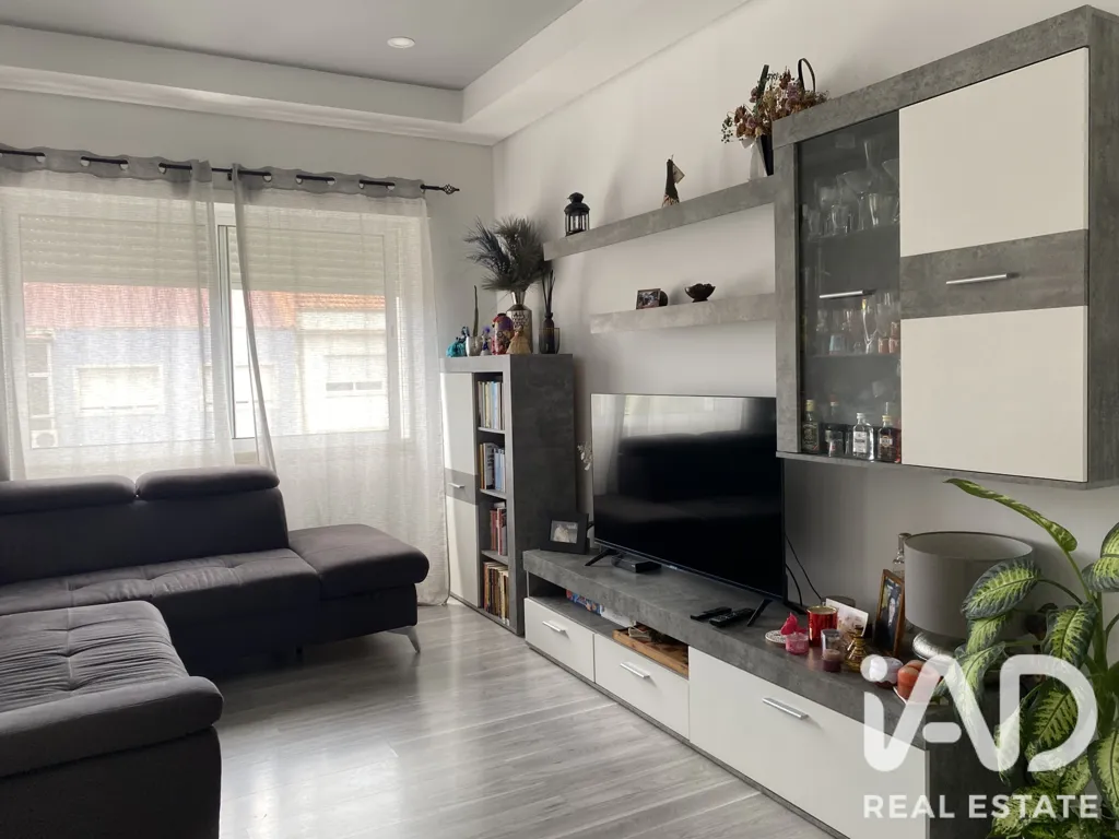 Soggiorno - Renovated Apartment with Balcony in Setúbal