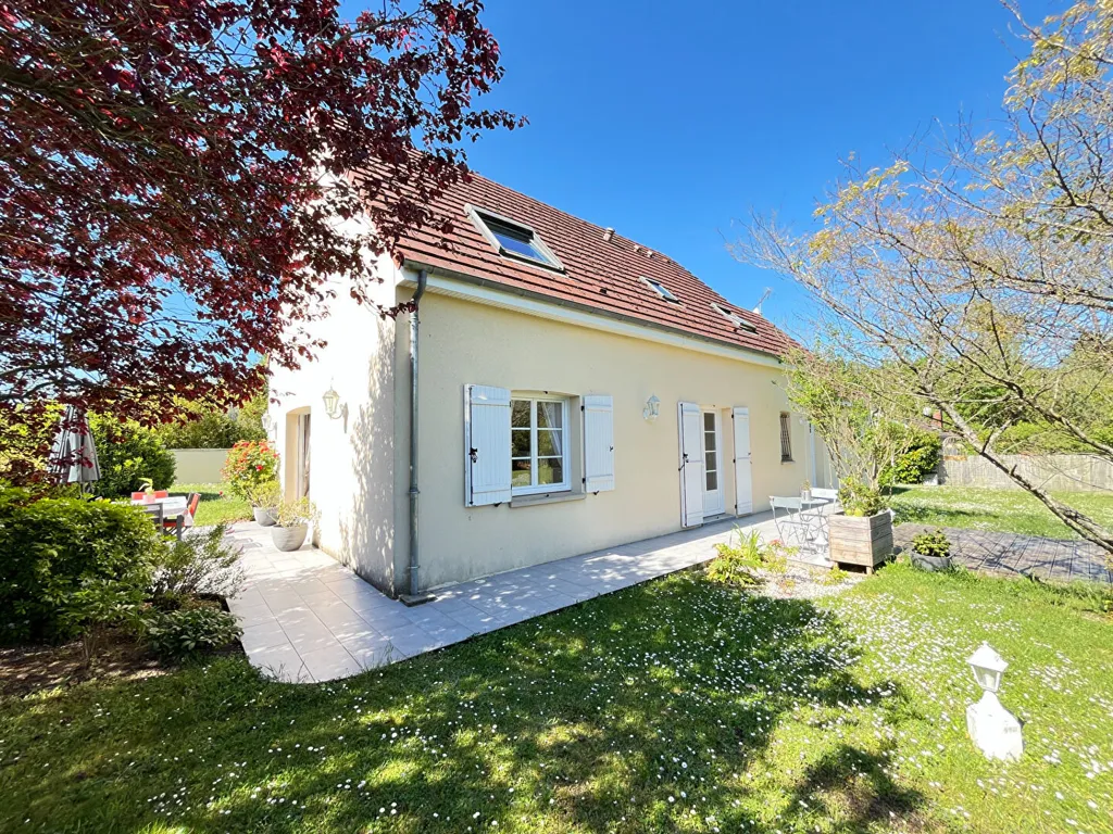 Extérieur - Pavillon avec Garage Double dans un Cadre Calme