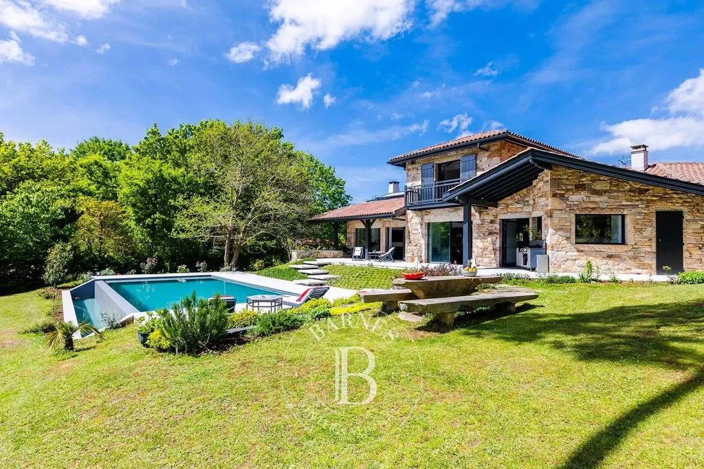 Piscine - Villa en Pierre avec Vue Montagne à Ascain