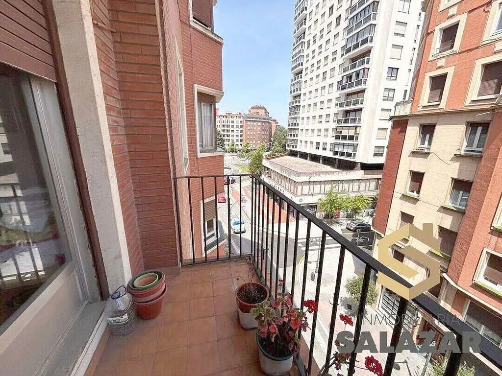 Balcone - Student Flat with Terrace on Avenida del Ferrocarril