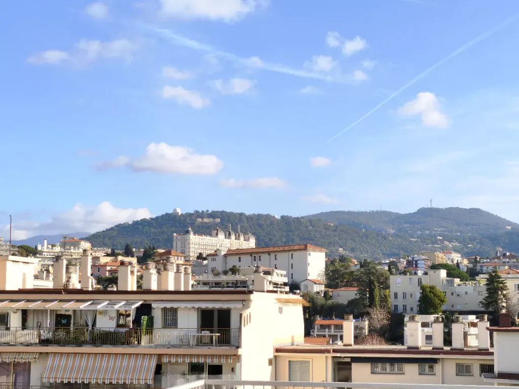 Balcon - Appartement en Dernier Étage avec Terrasses à Nice