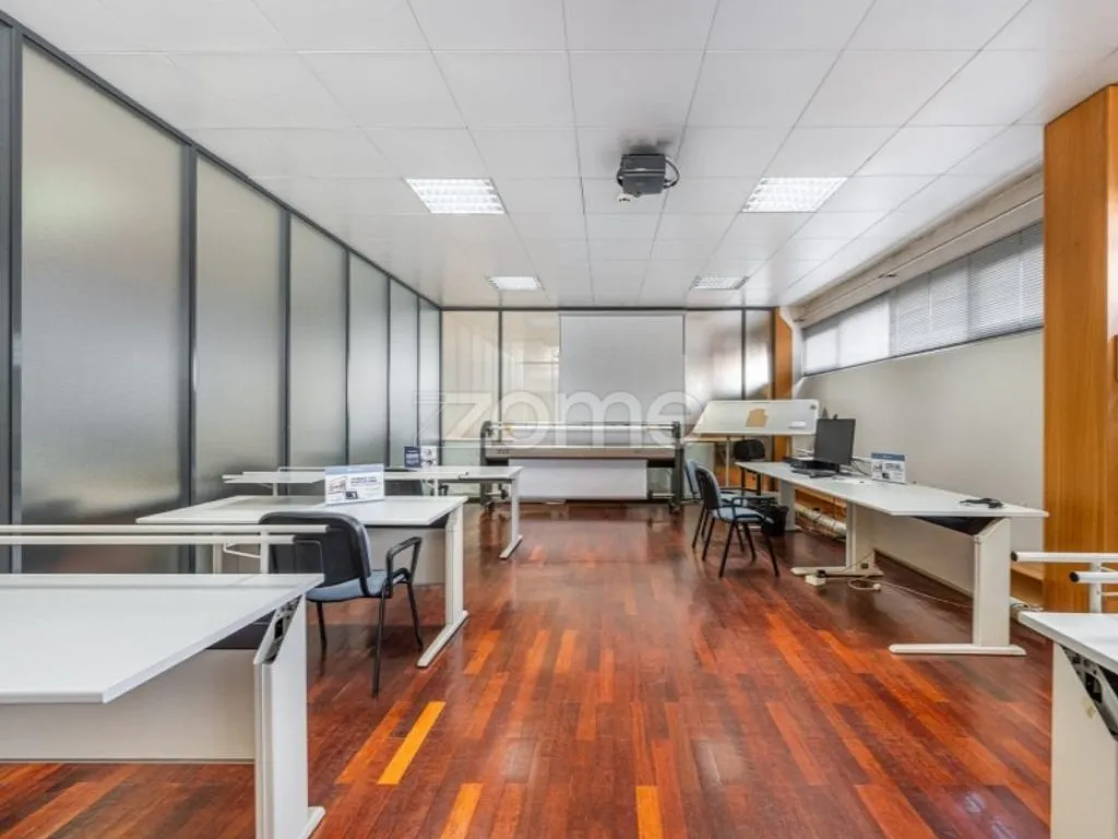 Kabinet - Corporate Office with South Terrace in Maia