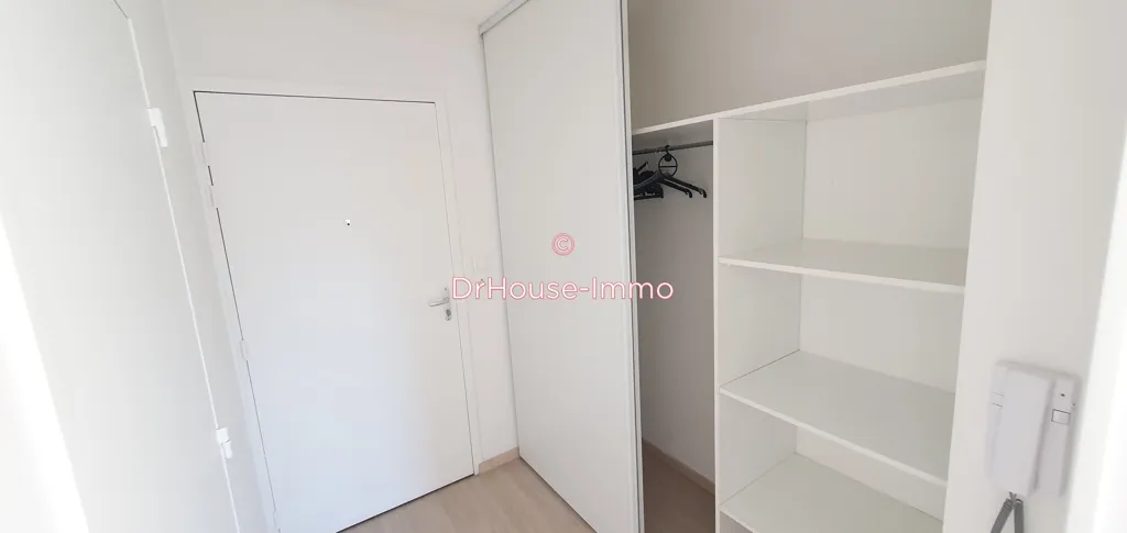 Toad - 2-Bed Apartment with Parking in Persan