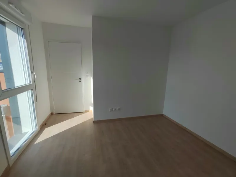 Toad - Modern Flat with Balcony in Saran
