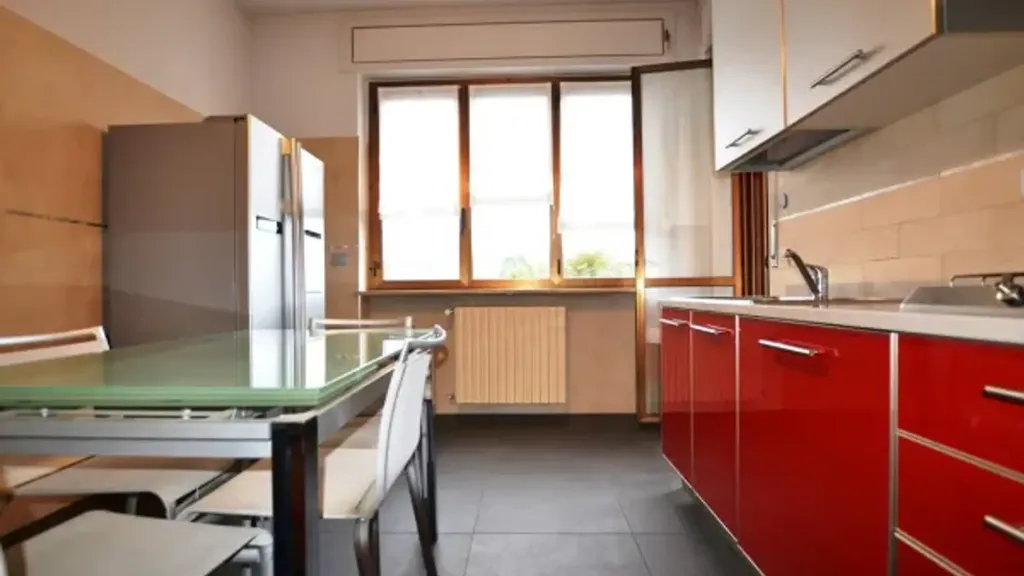 Cuisine - Rearfacing Apartment with Balcony in Biella