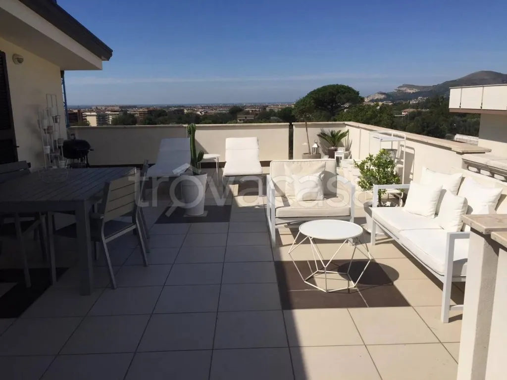 Terrasse - Penthouse with 60m² Terrace in Caserta