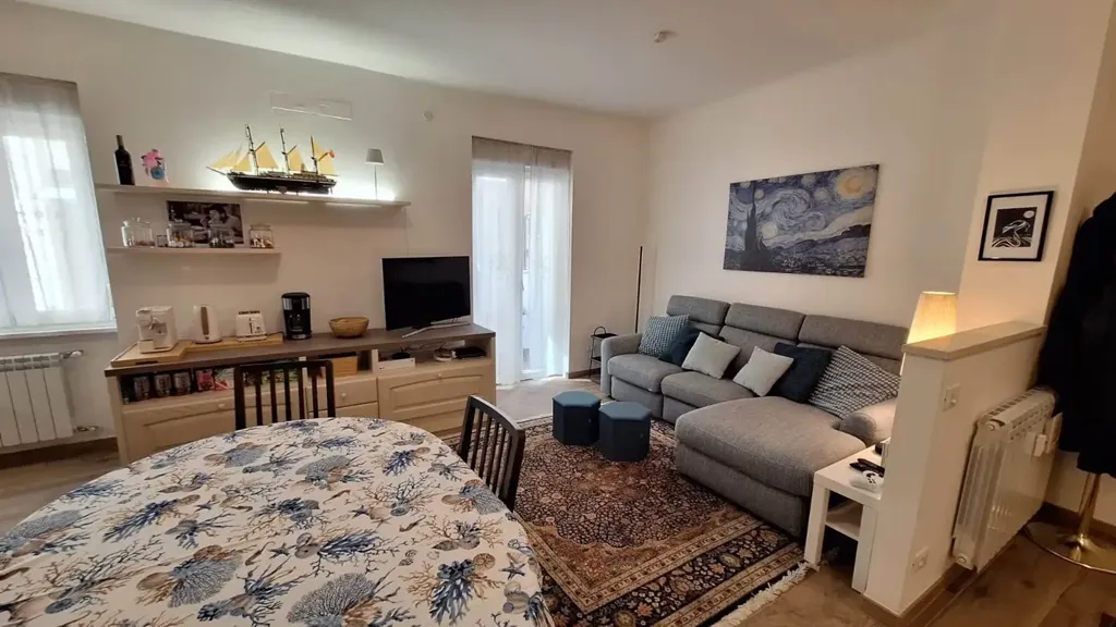 Elutuba - Elegant Triplex with Terrace in Trieste