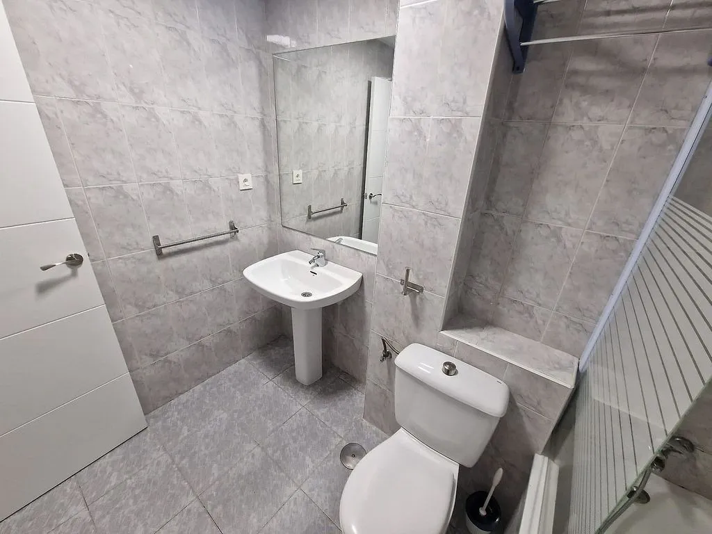 Vannitoad - 1-Bedroom Flat with Pool in Gójar