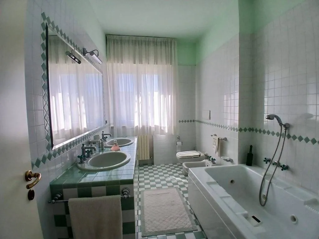 Salles de bain - Luxury Penthouse with Panoramic Views in Civitanova Marche