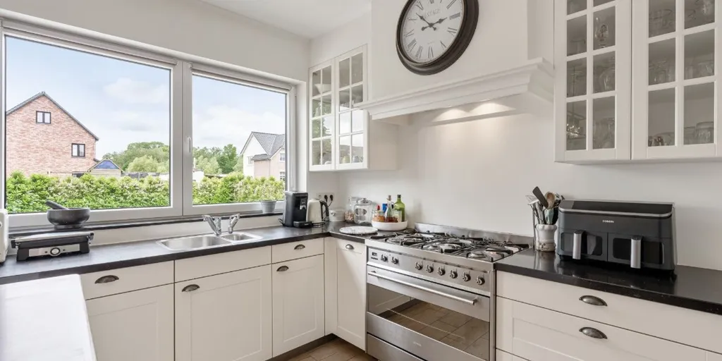 Cuisine - Maison Charmante avec Jardin à Herk-de-Stad