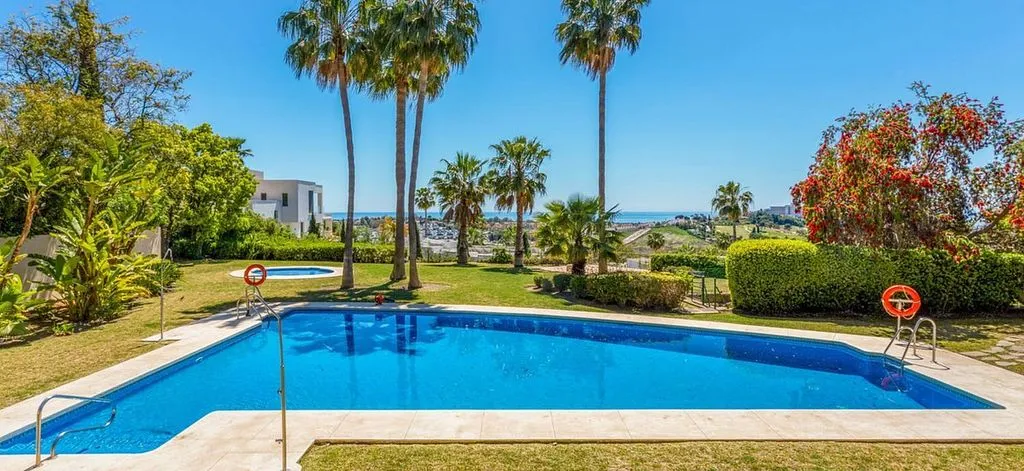 Piscine - Duplex Adjoined Chalet with Pool in Atalaya, Estepona
