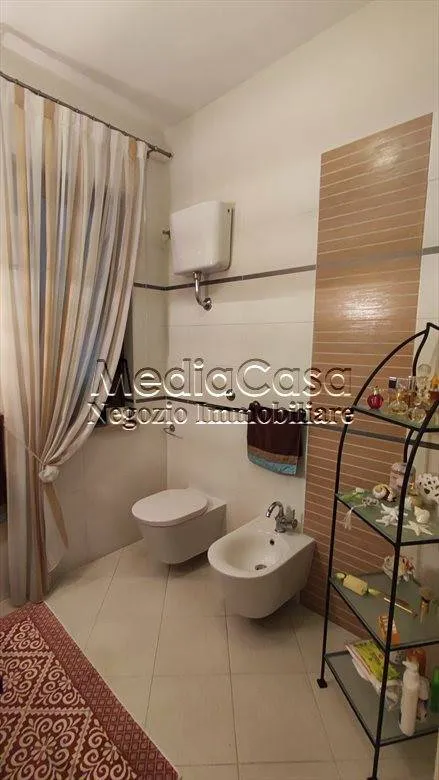 Salles de bain - Elegant Villa with Private Garden in Teverola