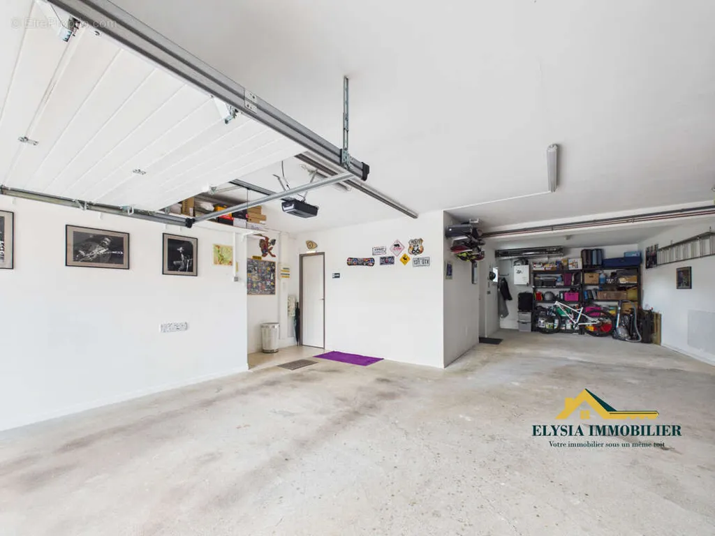 Garage - Maison Luxueuse avec Terrasse à Ludres