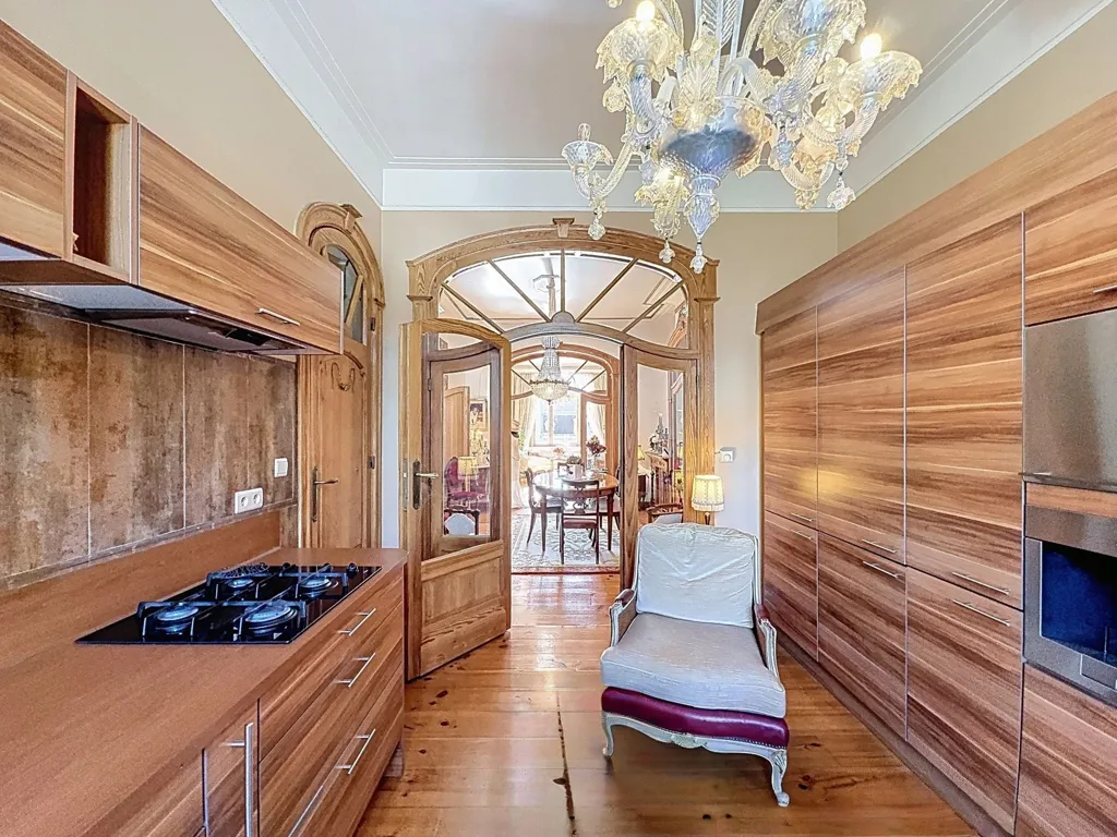 Köök - Art Deco Masterpiece with Garden in Prestigious Avenue