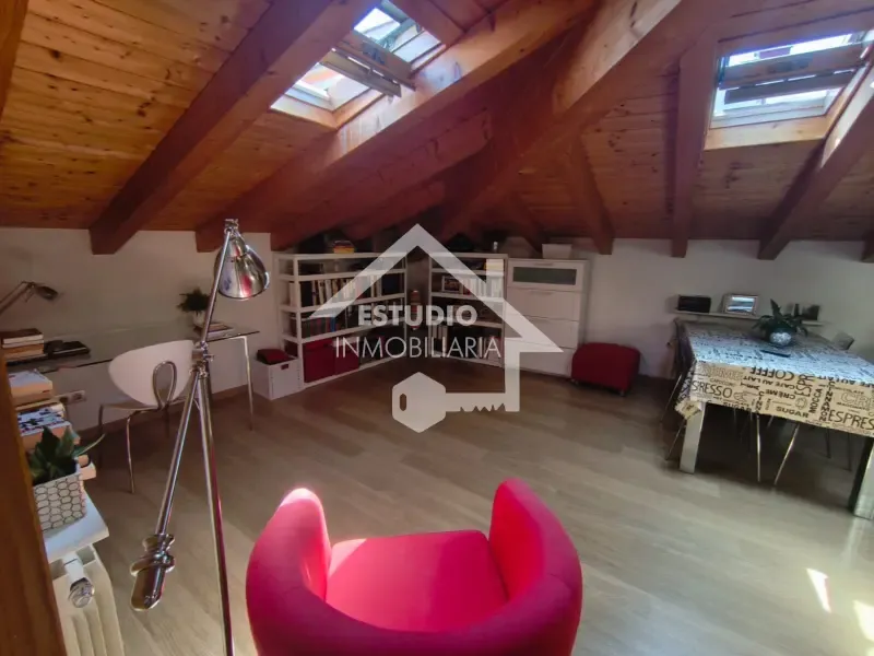 Rooms - Modern Loft with Wood Beams in Logroño