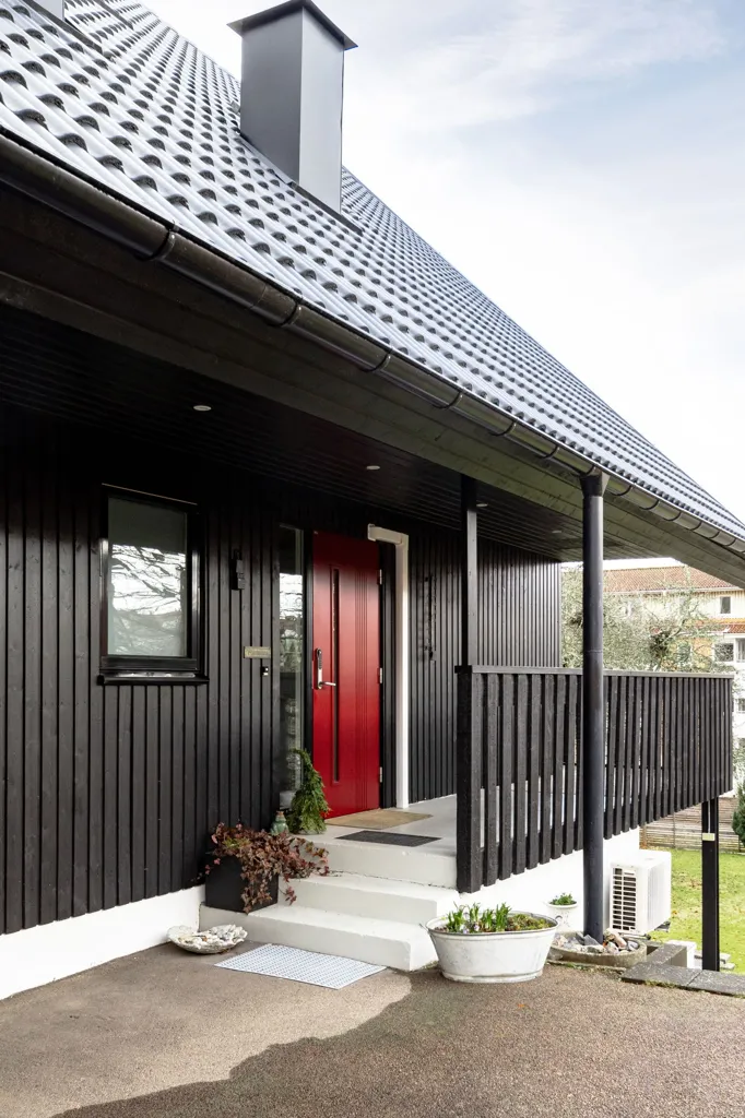 Exterior - Architectural Villa with Rental Unit in Väster