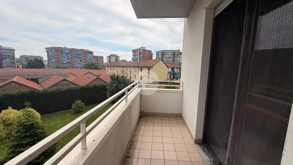 Rõdu - 2-Bedroom Apartment with Balcony in Torino