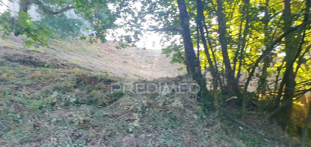 Aed - Urban Plot with River View in Lever