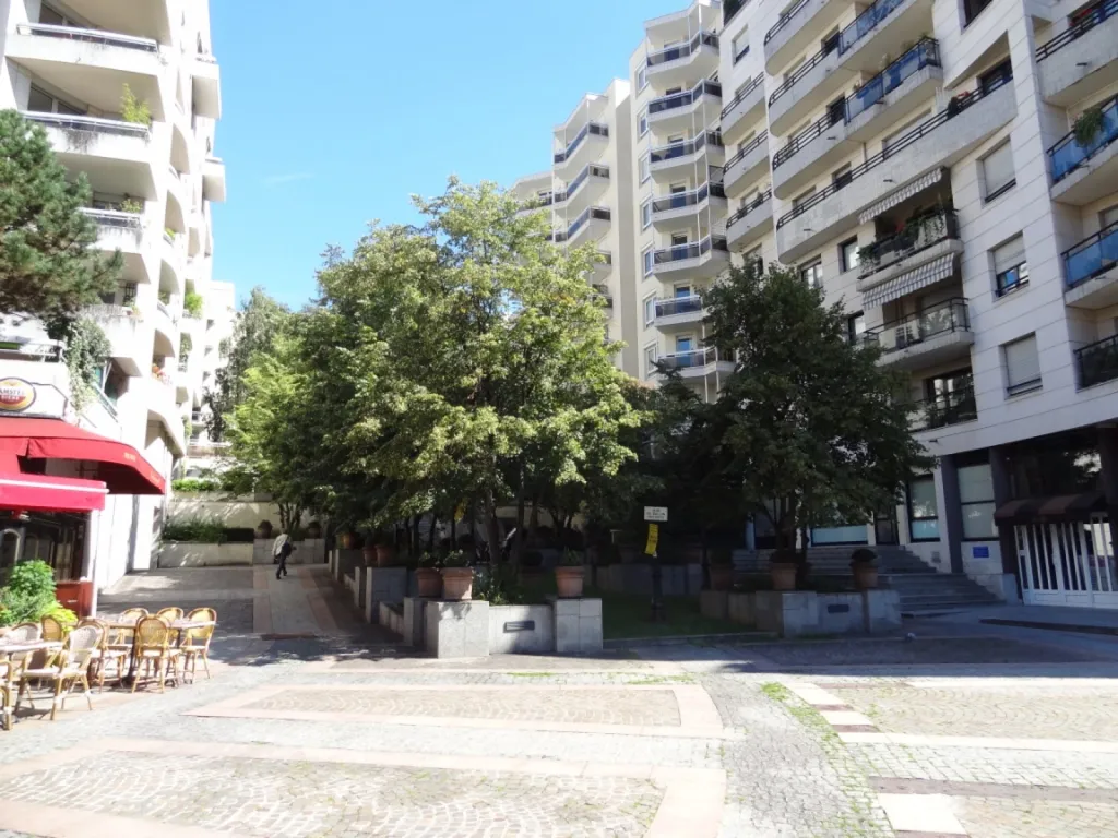 2-Bedroom with Impressive View in Courbevoie