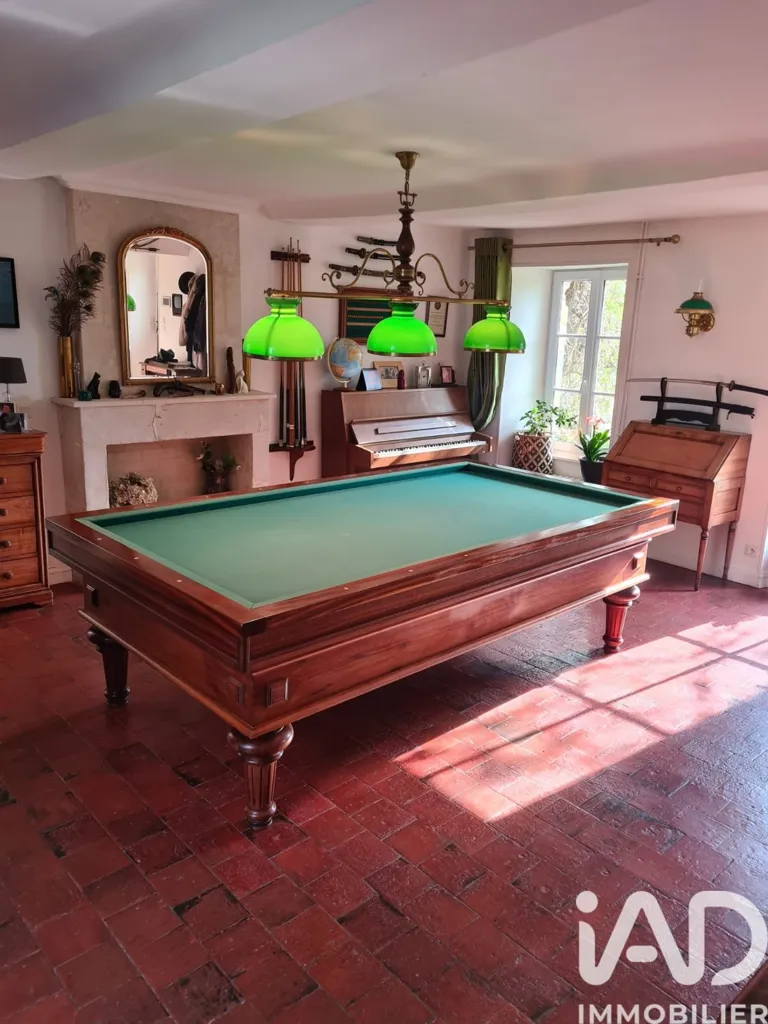 Pièces - Villa de Luxe avec Jardin à Vaux-sur-Aure