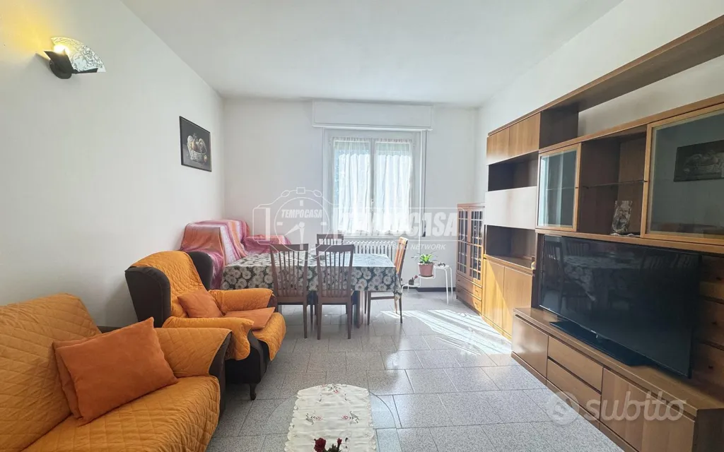 Séjour - Spacious 3-Bedroom with Balcony in Merate