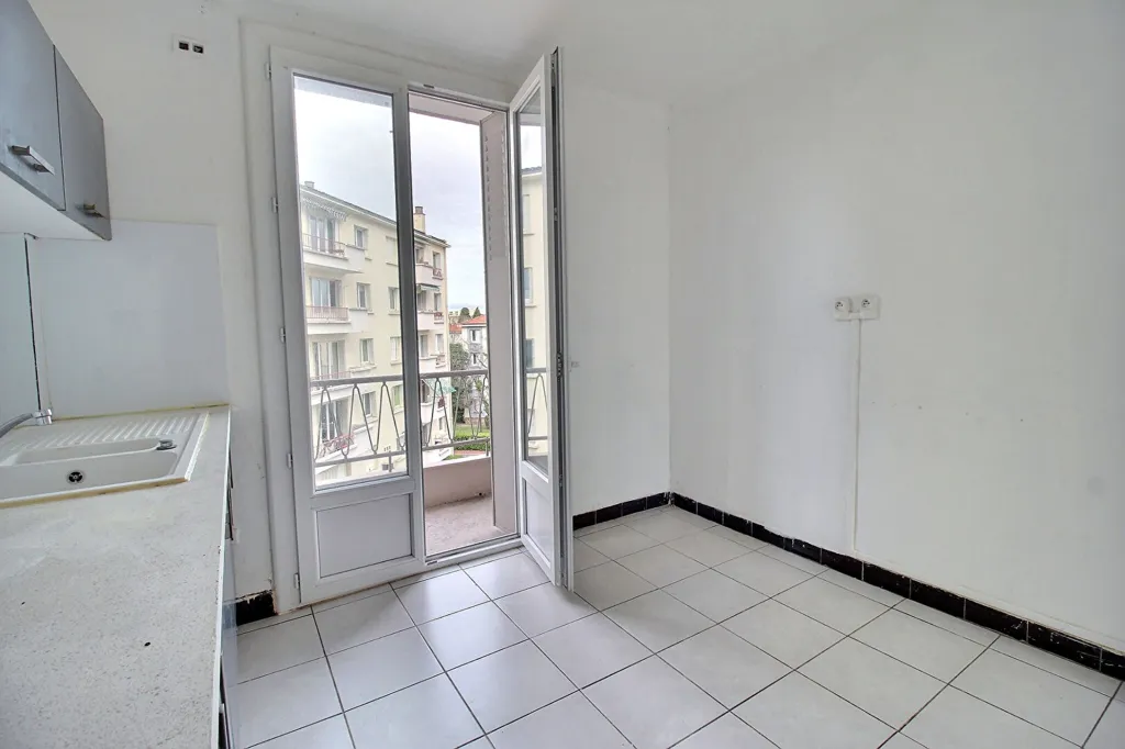 Pièces - Appartement Traversant avec Balcons à Montpellier