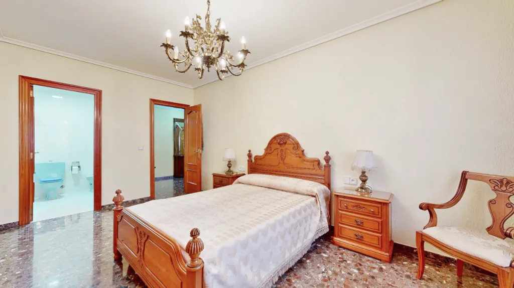 Magamistoad - Two-in-One Property with Terrace in Torrent