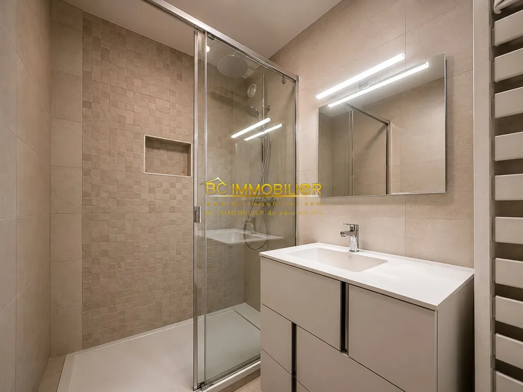 Salles de bain - Appartement T6 avec Terrasse dans Résidence Sécurisée à Parc Berger