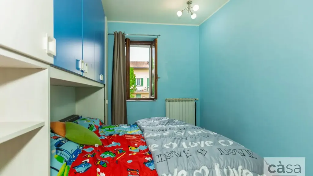 Chambres - Semi-detached Apartment with Balcony in Malnate