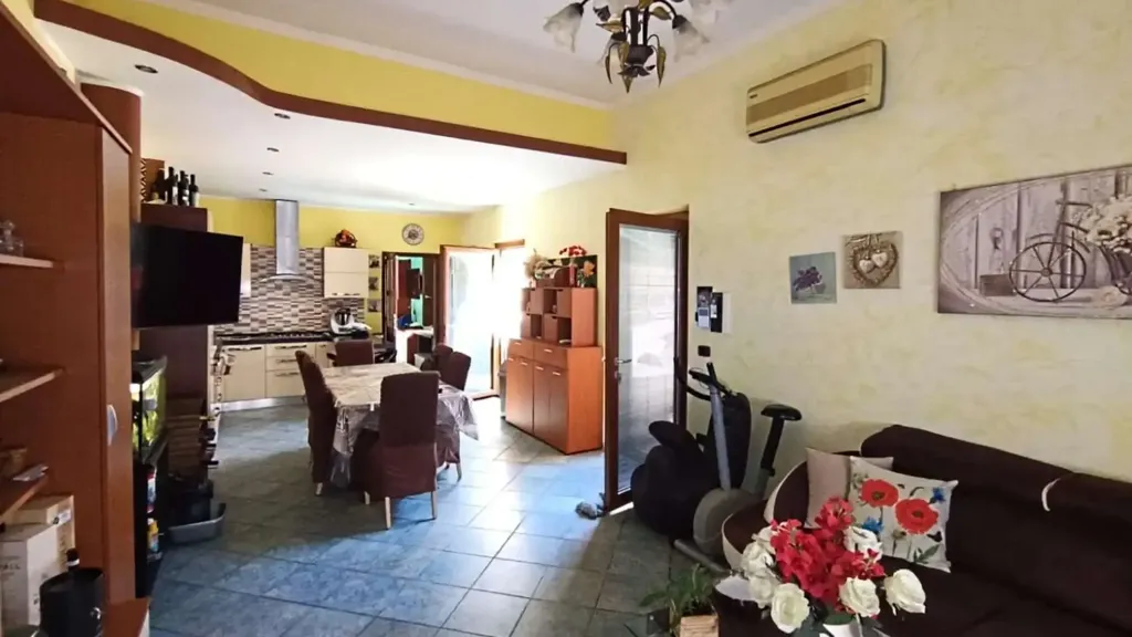 Söögituba - Rustic-Style Apartment with Courtyard in Monserrato