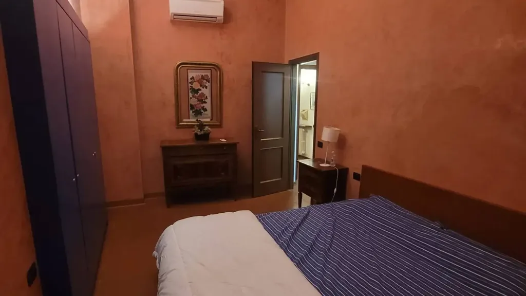 Restored 2-Bedroom in Florence