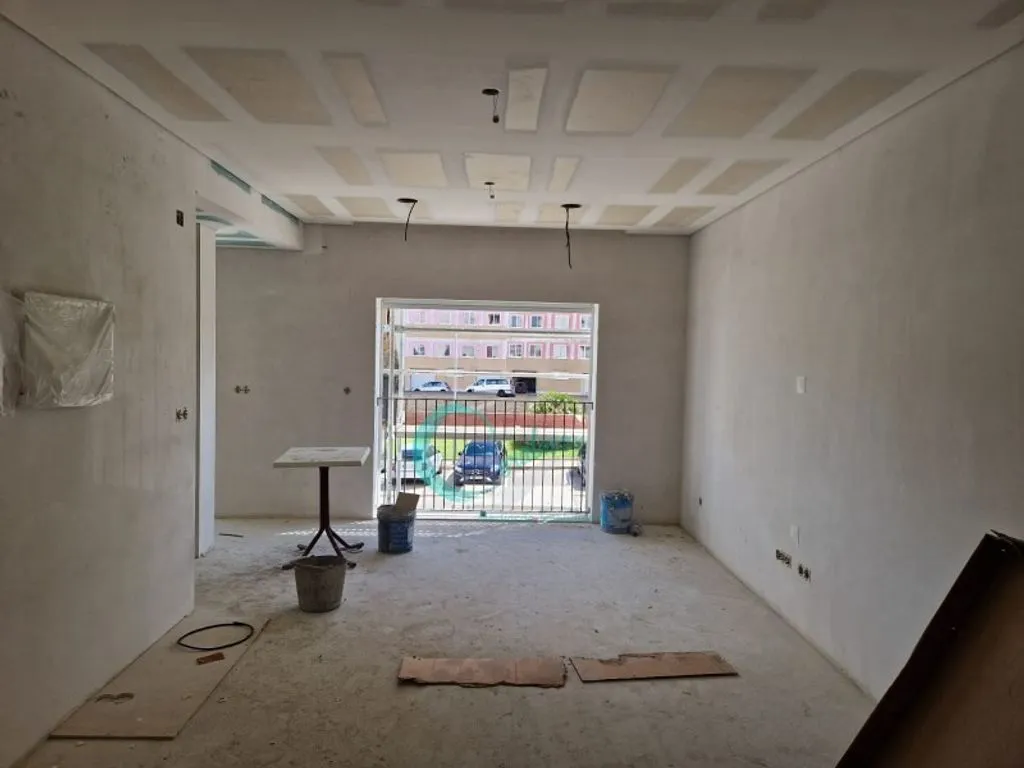 Pièces - 3-Bedroom Apartment with Balcony in Corroios