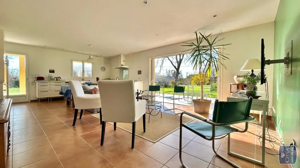 Séjour - Villa Indépendante avec Terrasses à Cuisery