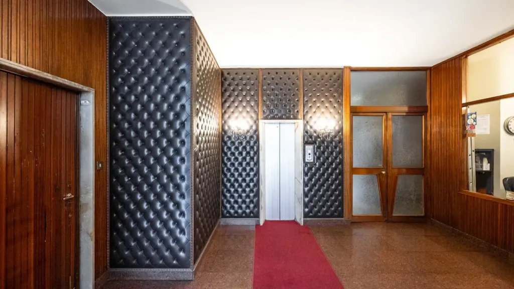 Entrée - Spacious 4-Bedroom Apartment with Balconies in Milan