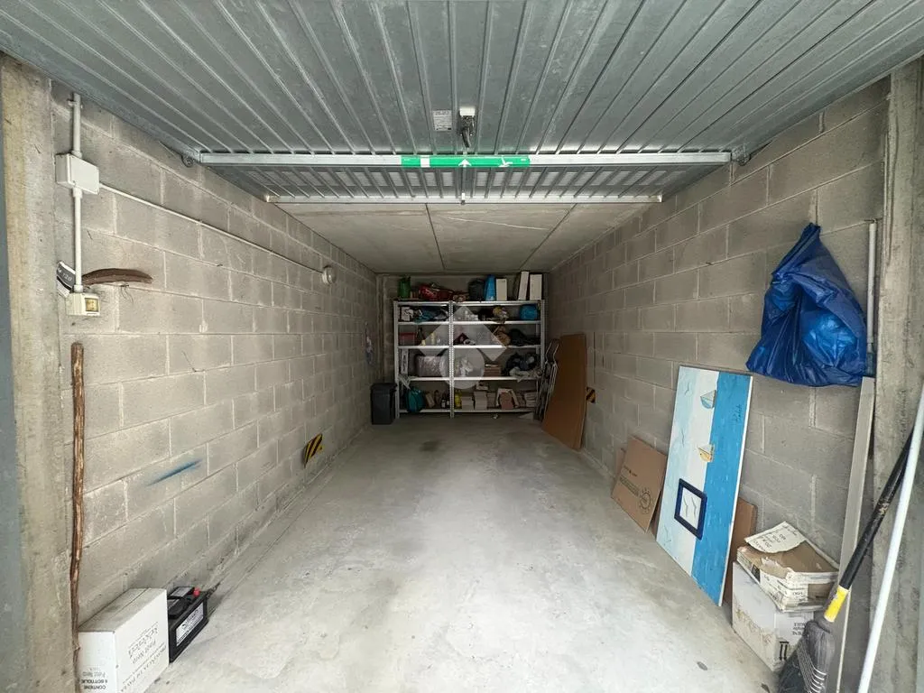 Garage - 3-Room Apartment with Loggia in Landriano