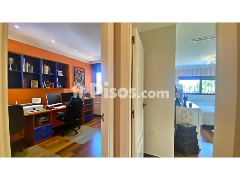 Bureau - Luxury Chalet with Pool in Alicante Golf