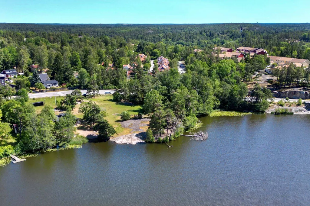 Õhuvaade - Renovated 1.5-Bedroom Flat with Balcony in Orminge
