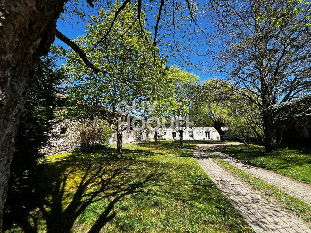 Jardin - Corps de Ferme avec Parc à Feurs