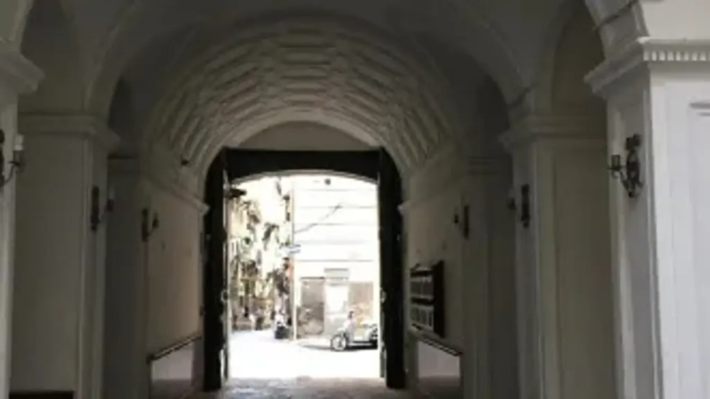 Esik - Studio Flat with Kitchen in Naples
