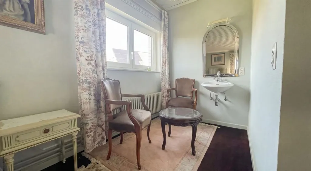 Bathrooms - Classical Villa with Garden in Dilbeek