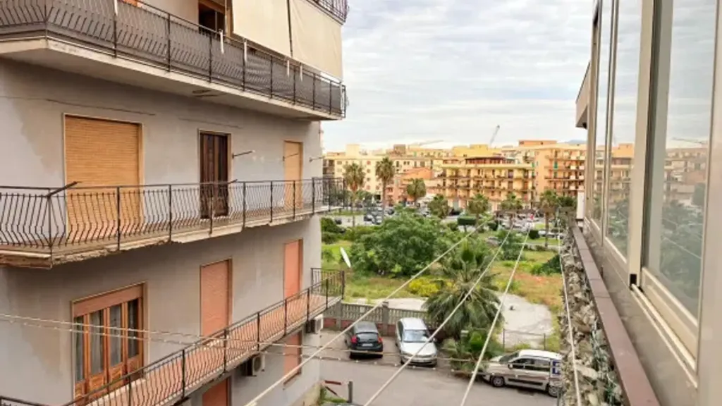Balcony - Three-Bedroom Apartment with Balcony in Milazzo