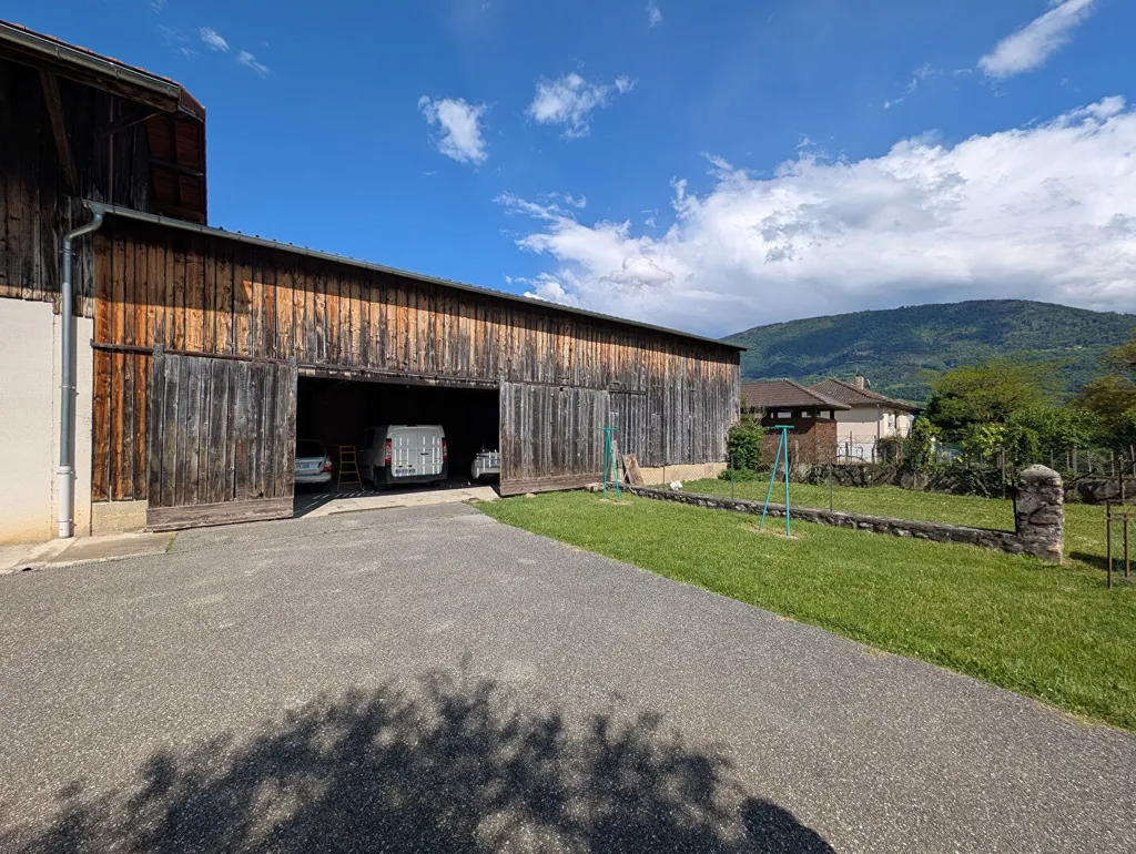Välivaade - Hangar with Potential for Expansion in La Buissière