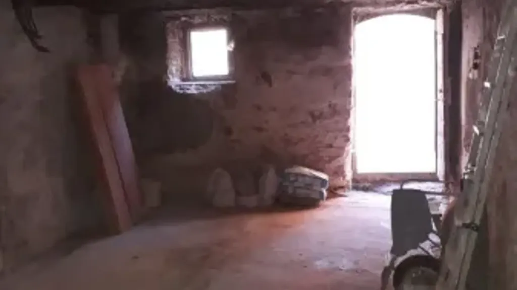 Toad - Rustic Terraced House with Balcony in Scontrone