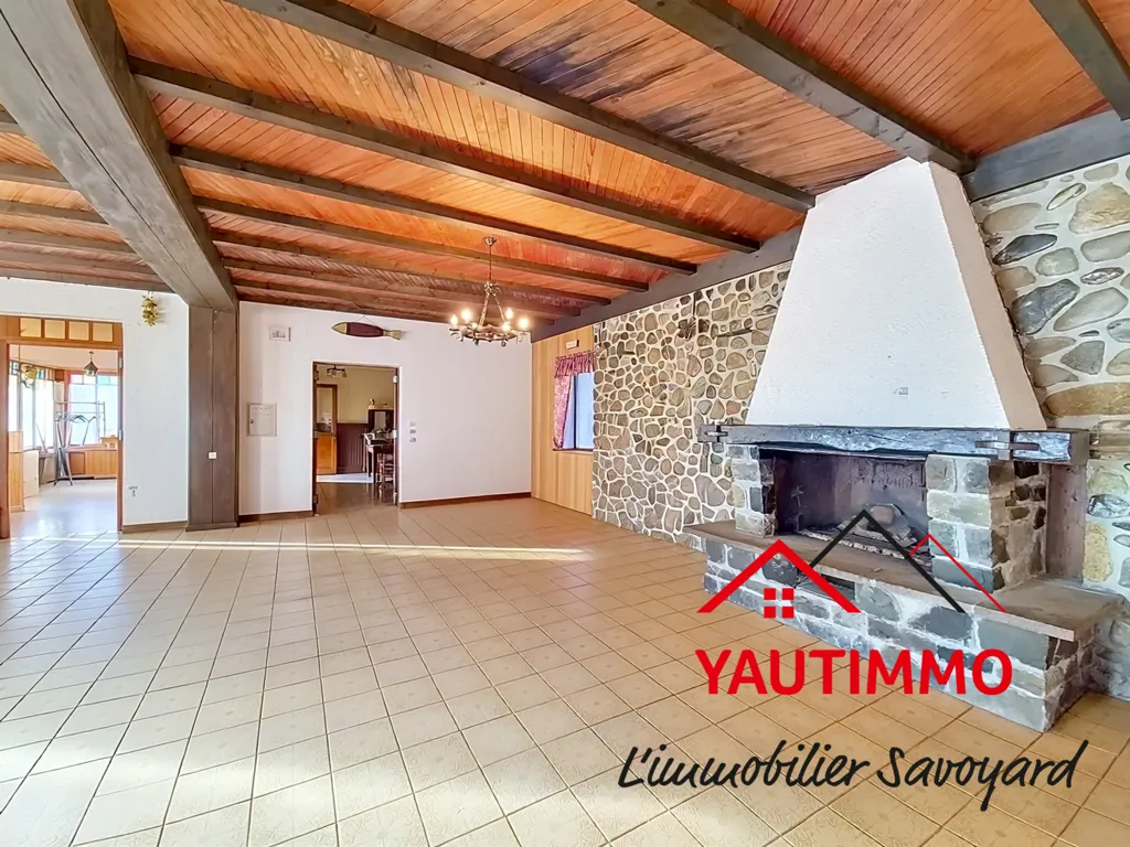 Elutuba - Rare Property with Panoramic View in Lucinges