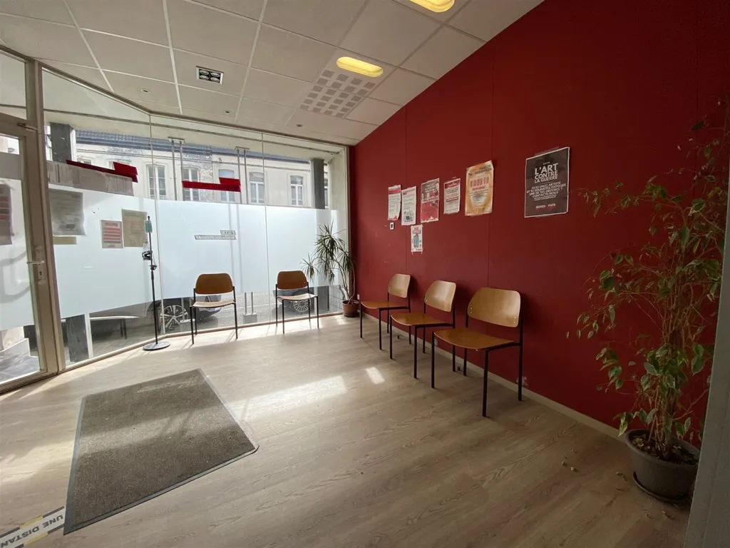 Bureau - Immeuble de Rapport Mixte au Centre-ville de Péruwelz