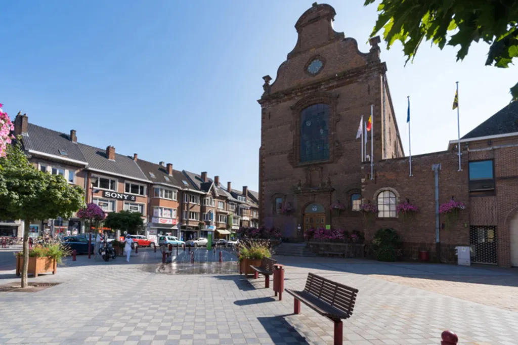 Renovated Flat with Terrace in Town Centre