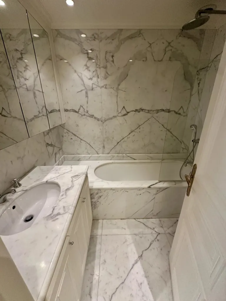 Salles de bain - Appartement Meublé avec Balcon à Paris 8ᵉ