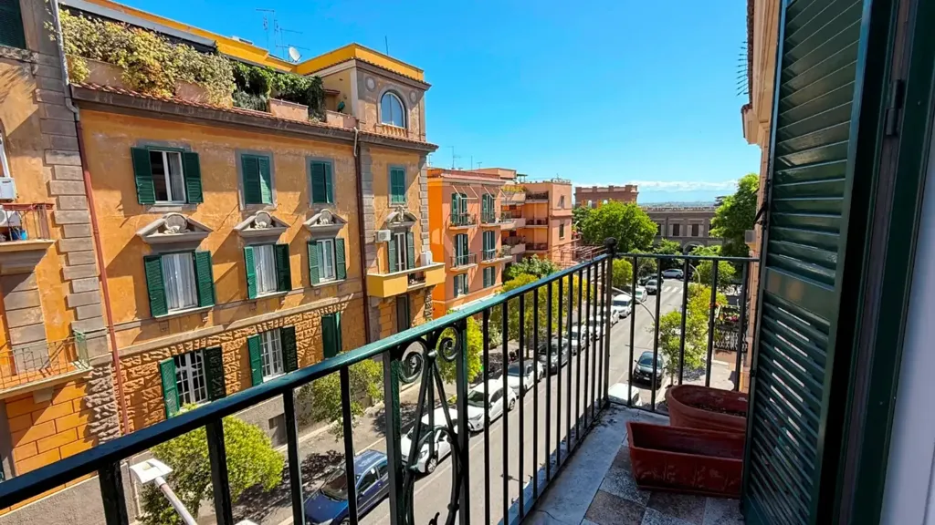 Rõdu - Charming Triplex with Balcony in Monteverde Vecchio